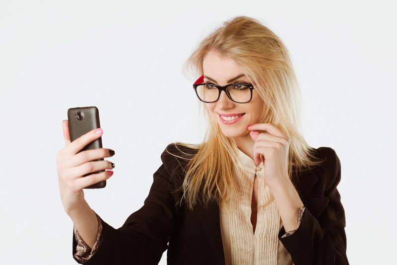 Как выглядит умная девочка. Умный профессор. Как выглядеть умной. Мужчина в очках. Умная женщина.